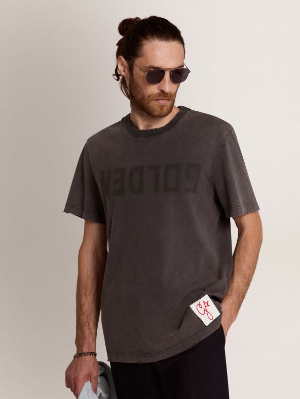 mehed antratsiithalli kollektsiooni t-särk, mis on häiritudGolden Goose B6B0T699