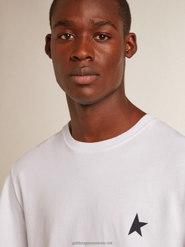 mehed valge t-särk, mille ees on tumesinine tähtGolden Goose B6B0T796