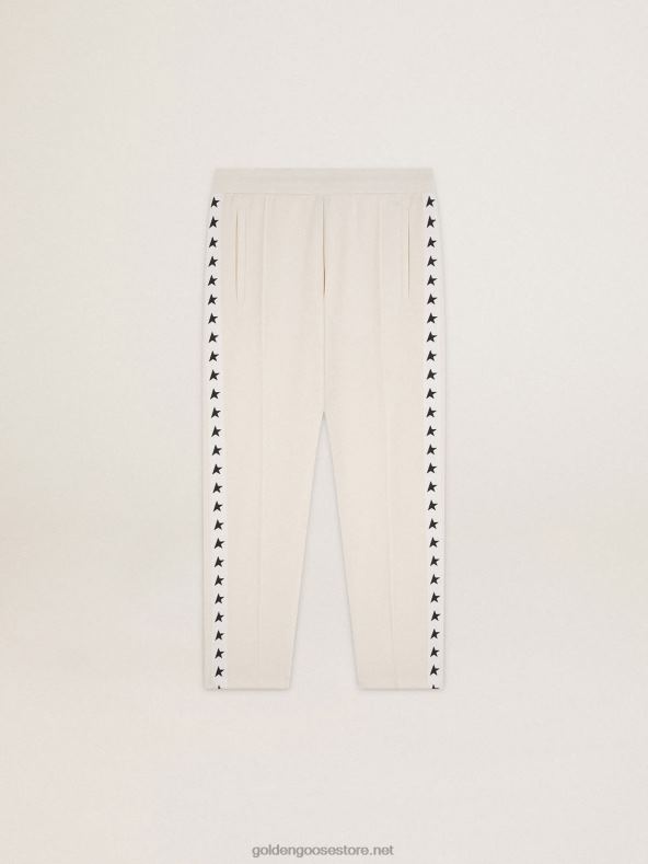 mehed valged jooksjad, mille külgedel on mustad tähedGolden Goose B6B0T742