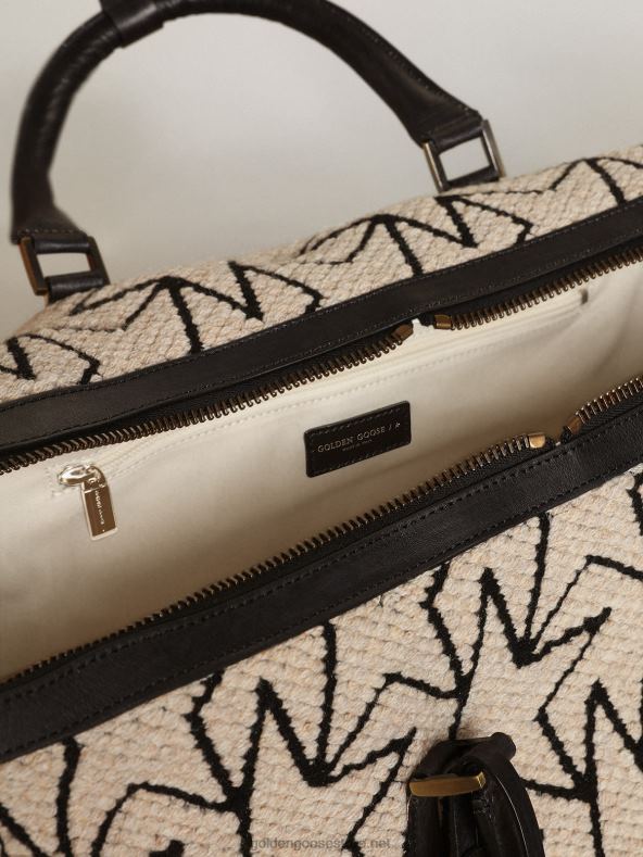 mehed piimvalgest žakaarvillasest dufflikott kontrastsete mustade monogrammide ja kuldse hanekirjaga B6B0T843