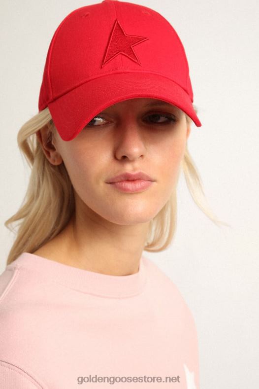 mehed punane puuvillane pesapallimüts, mille esiküljel on toon-toonis tähekujuline plaasterGolden Goose B6B0T378