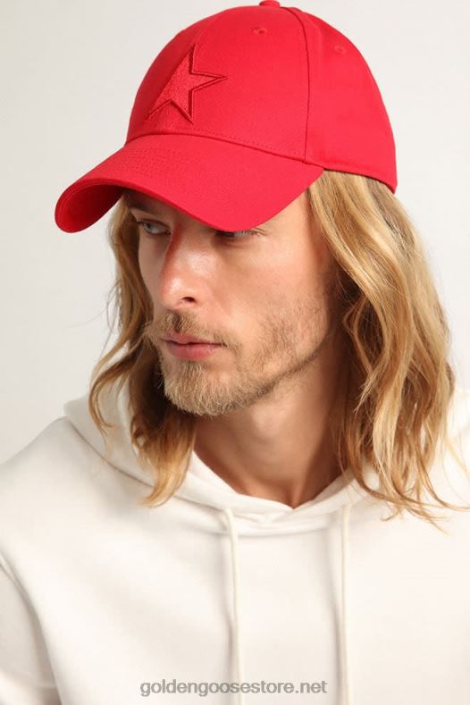 mehed punane puuvillane pesapallimüts, mille esiküljel on toon-toonis tähekujuline plaasterGolden Goose B6B0T378
