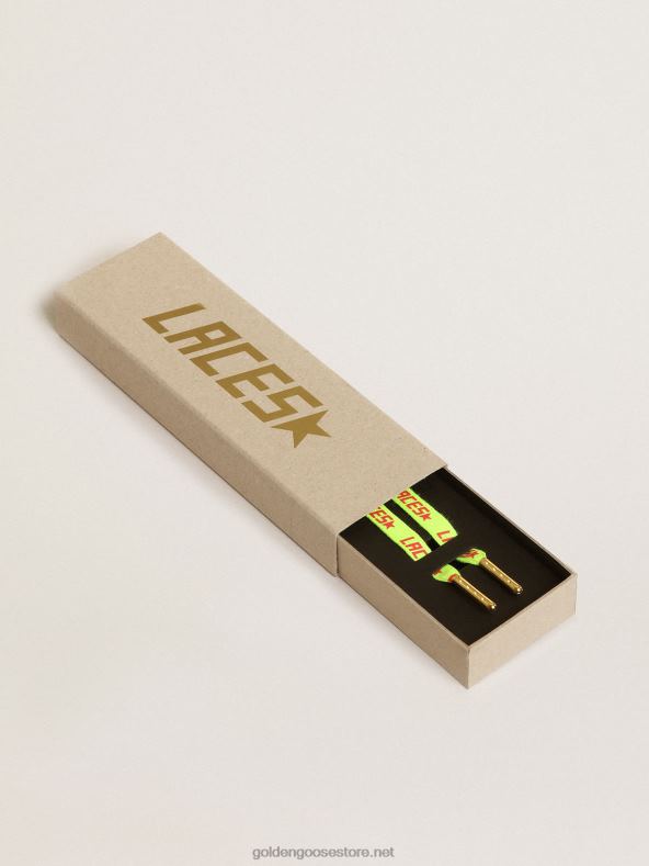 mehed fluorestseeruvad kollased paelad kontrastse oranži 