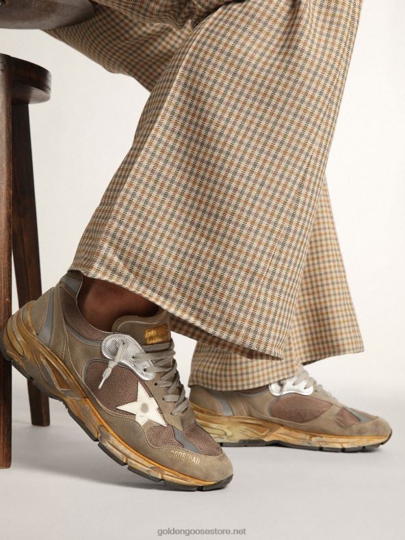 mehed dad-star tossud tuvihallist võrgust ja seemisnahast valge nahktähegaGolden Goose B6B0T557