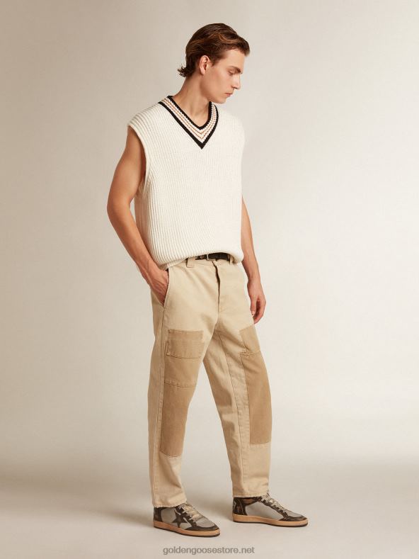 mehed halli ja musta nahast pall täht musta tähegaGolden Goose B6B0T667