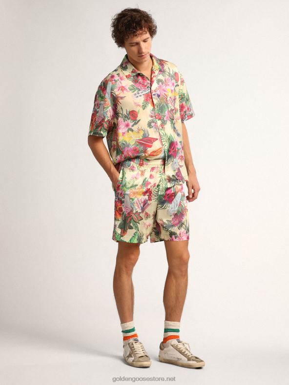 mehed valgest nahast superstaar-tossud tuvihallide seemisnahast vahetükkide ja üleni musta kirjagaGolden Goose B6B0T511