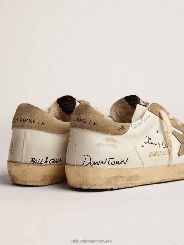 mehed valgest nahast superstaar-tossud tuvihallide seemisnahast vahetükkide ja üleni musta kirjagaGolden Goose B6B0T511