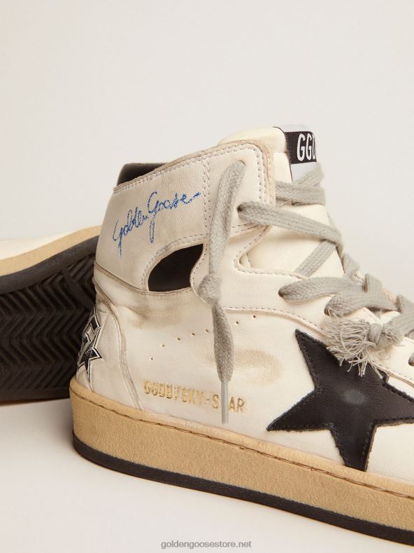 mehed sky-star tossud, millel on signatuur pahkluul ja mustad nahast sisetükidGolden Goose B6B0T542