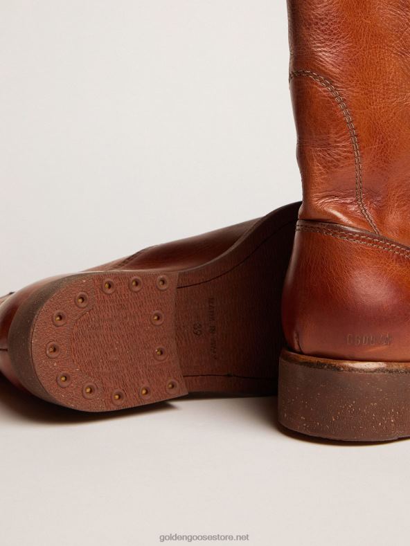 naised pruunpruunist nahast jalgrattasaapadGolden Goose B6B0T435