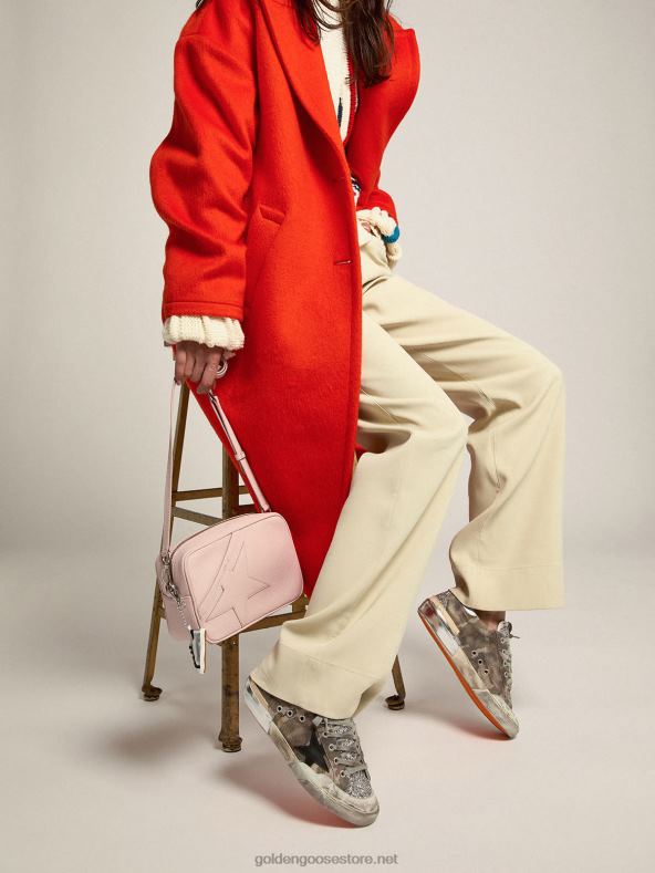 naised kvartsroosast vasarnahast tähtkott, millel on toon-toonis tähtGolden Goose B6B0T483