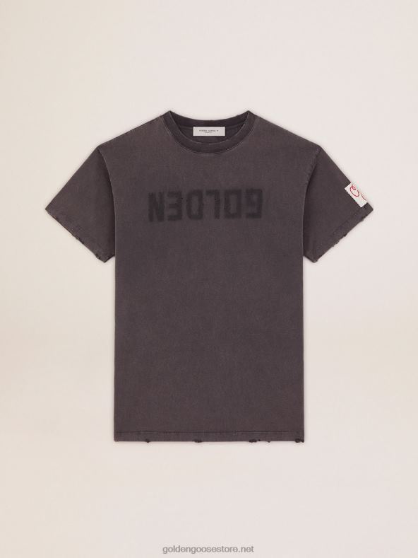 naised kollektsiooni t-särkkleit antratsiithallis, mis on häiritudGolden Goose B6B0T945