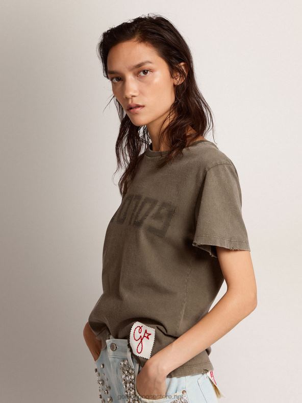 naised oliiviroheline slim-fit t-särk, mille esiküljel on kuldne kiri B6B0T961