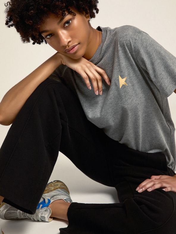 naised mustad jooksupüksid, mille ees on tähtGolden Goose B6B0T1062