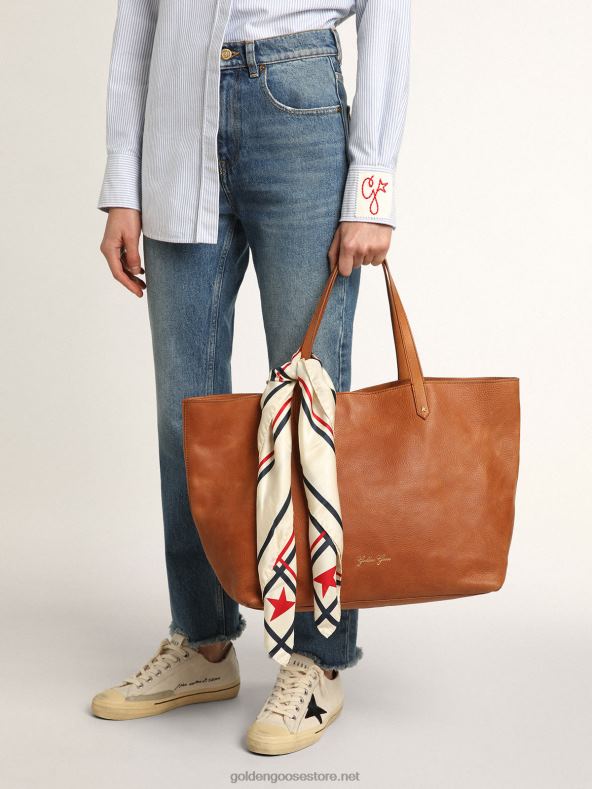 naised kollektsiooni sall valge kontrastsete tärnide ja triipudegaGolden Goose B6B0T307