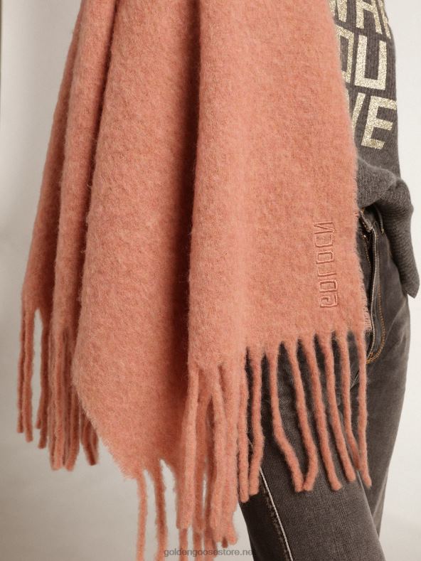 naised puuderroosa villane sall narmaste ja toon-toonis 'kuldse' kirjaga B6B0T290