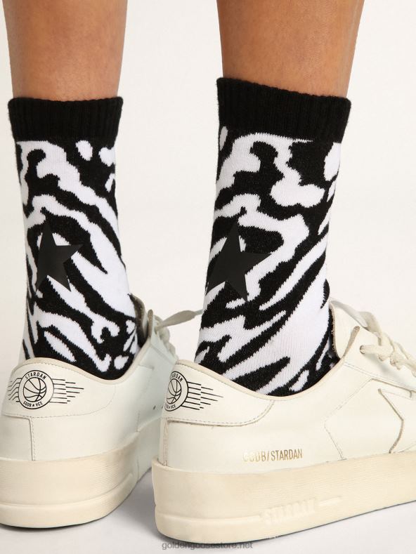 naised mustvalged sokid leopardimustri ja musta tähega seljalGolden Goose B6B0T330