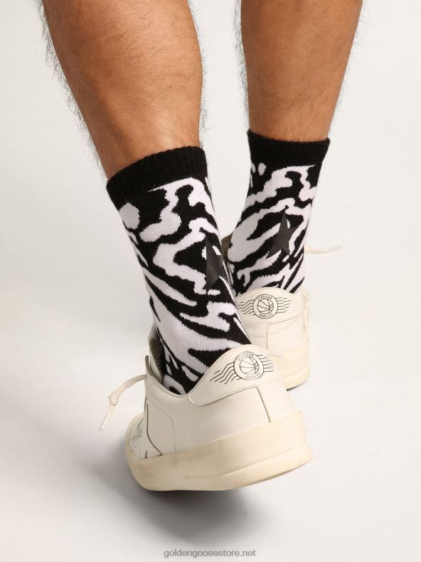 naised mustvalged sokid leopardimustri ja musta tähega seljalGolden Goose B6B0T330