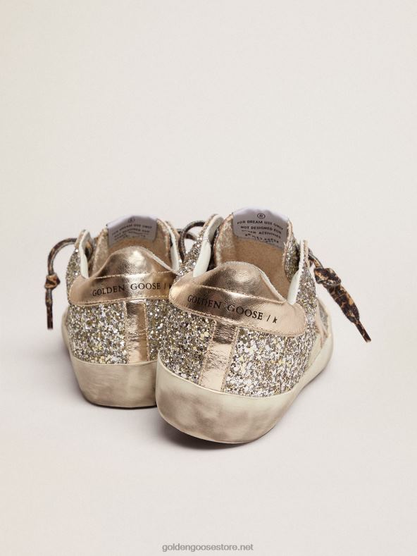 naised plaatinavärvilise säraga superstaari tossud tähega ja kontsaklapiga toon-toonis lamineeritud nahastGolden Goose B6B0T286